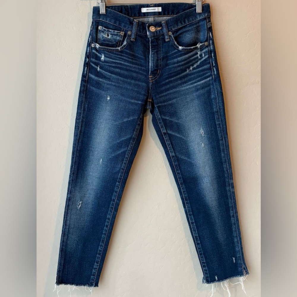 Moussy Vintage Daleville Long Skinny jeans in a dark blue wash with a frayed hem